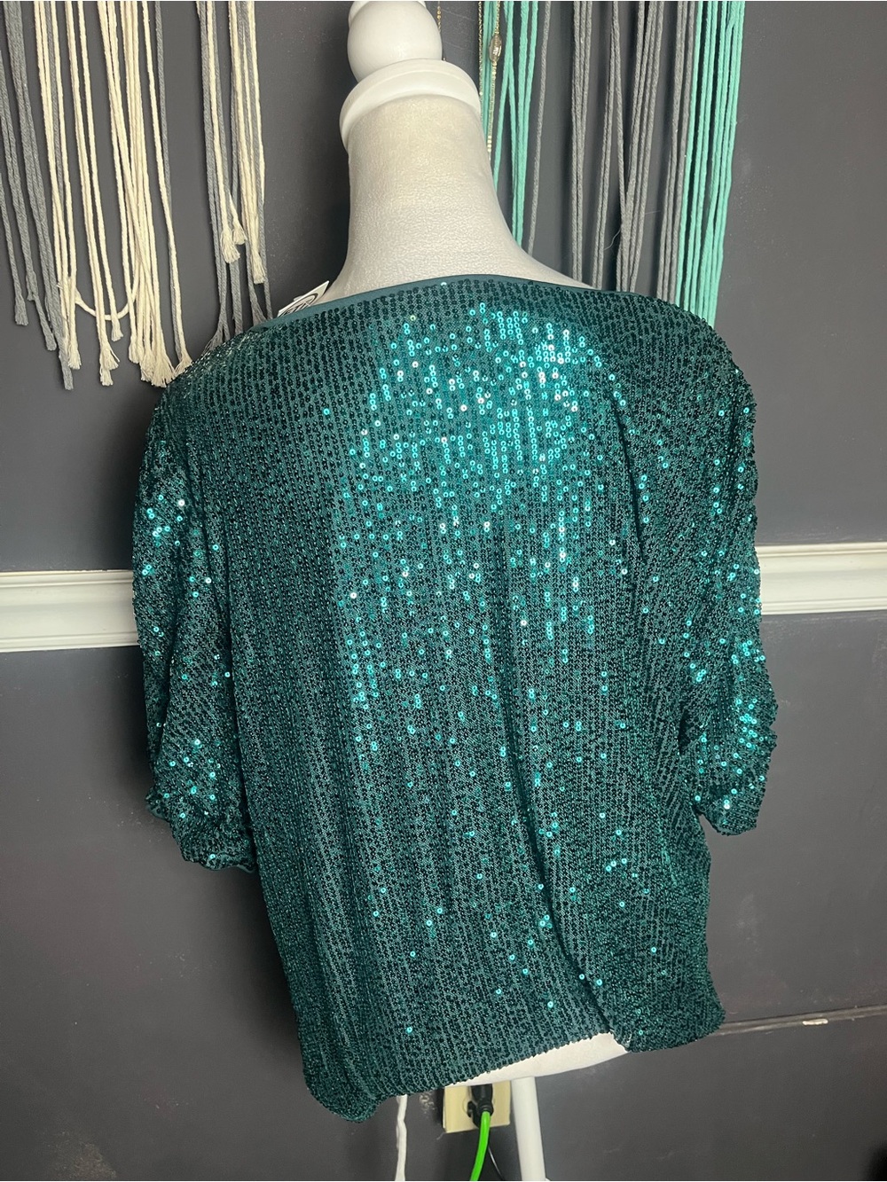 Fashion to Figure Women’s 2X Green Sequin Top - Picture 3 of 7